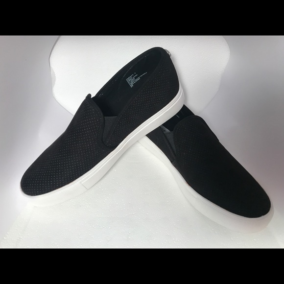 NWOB Ladies Steve Madden Slide on sneakers - Picture 2 of 3